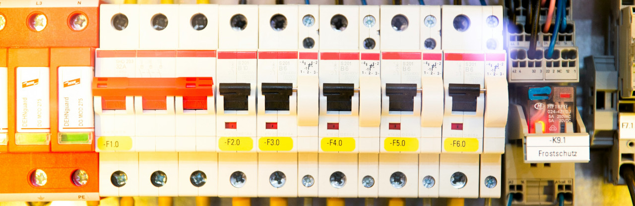 Interruttori - Manutenzione Impianti Elettrici - @markusspiske
